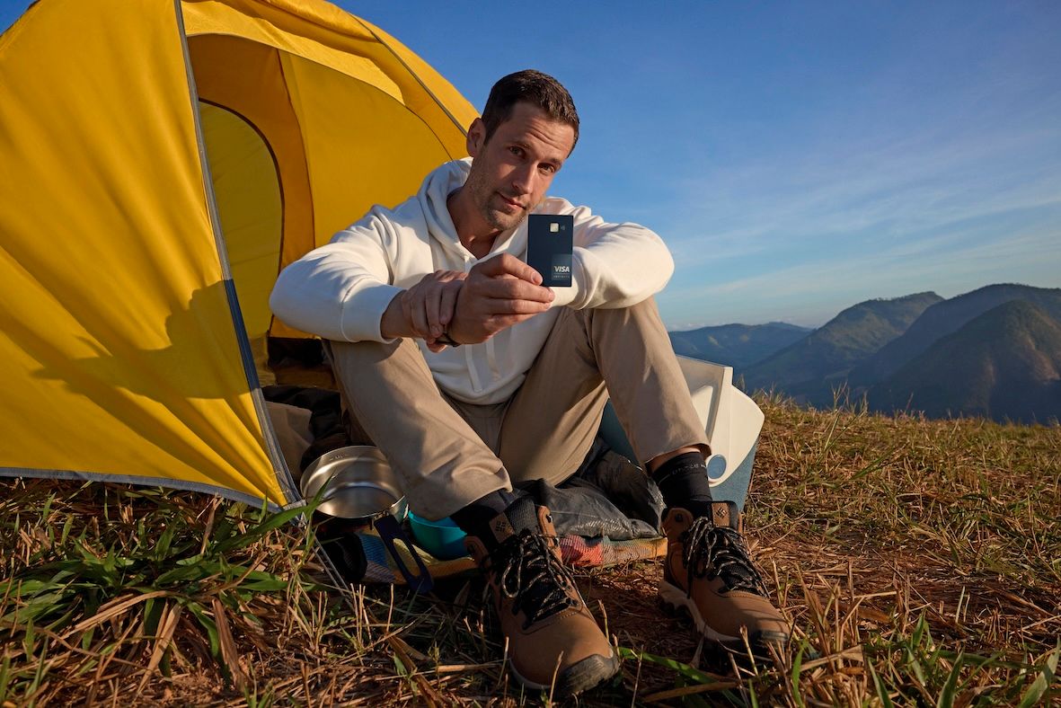 Pedro Andrade mostra experiências construídas em viagens em campanha da Visa