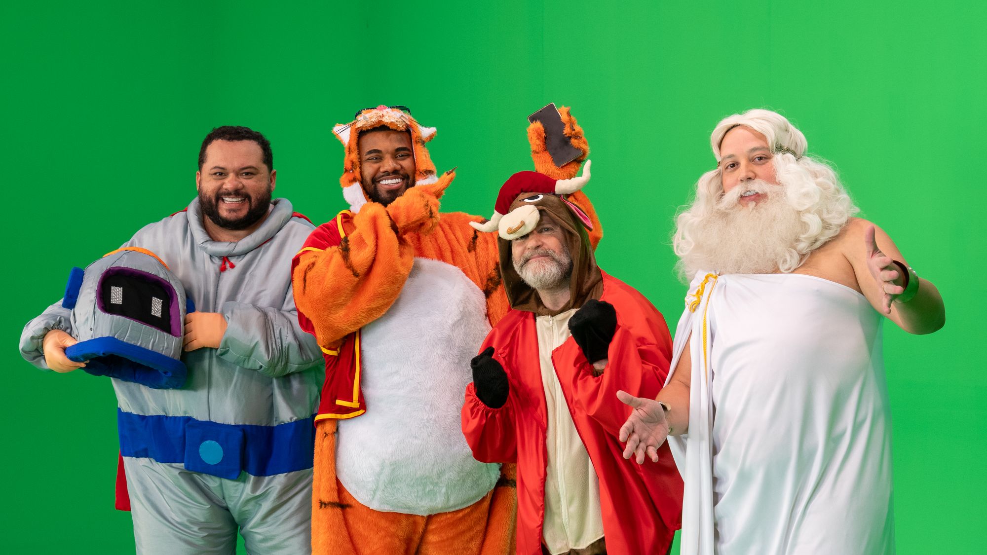 Davi Brito se veste de ‘tigrinho’ em campanha da Betsul