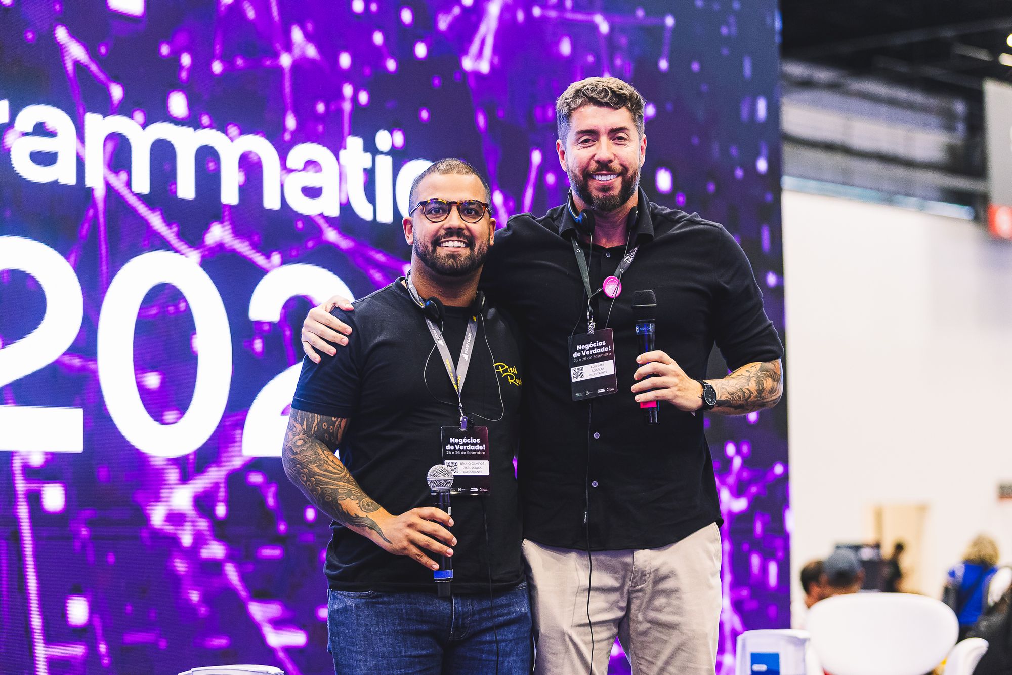 Adsplay adquire Pixel e projeta crescimento de 35% em 2025