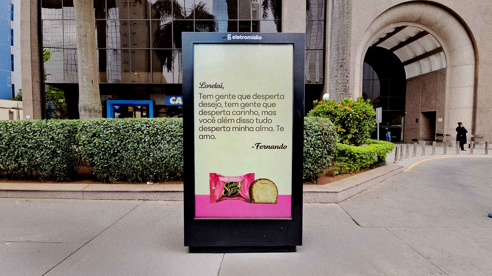 Sonho de Valsa convida público a se declarar em mídia OOH