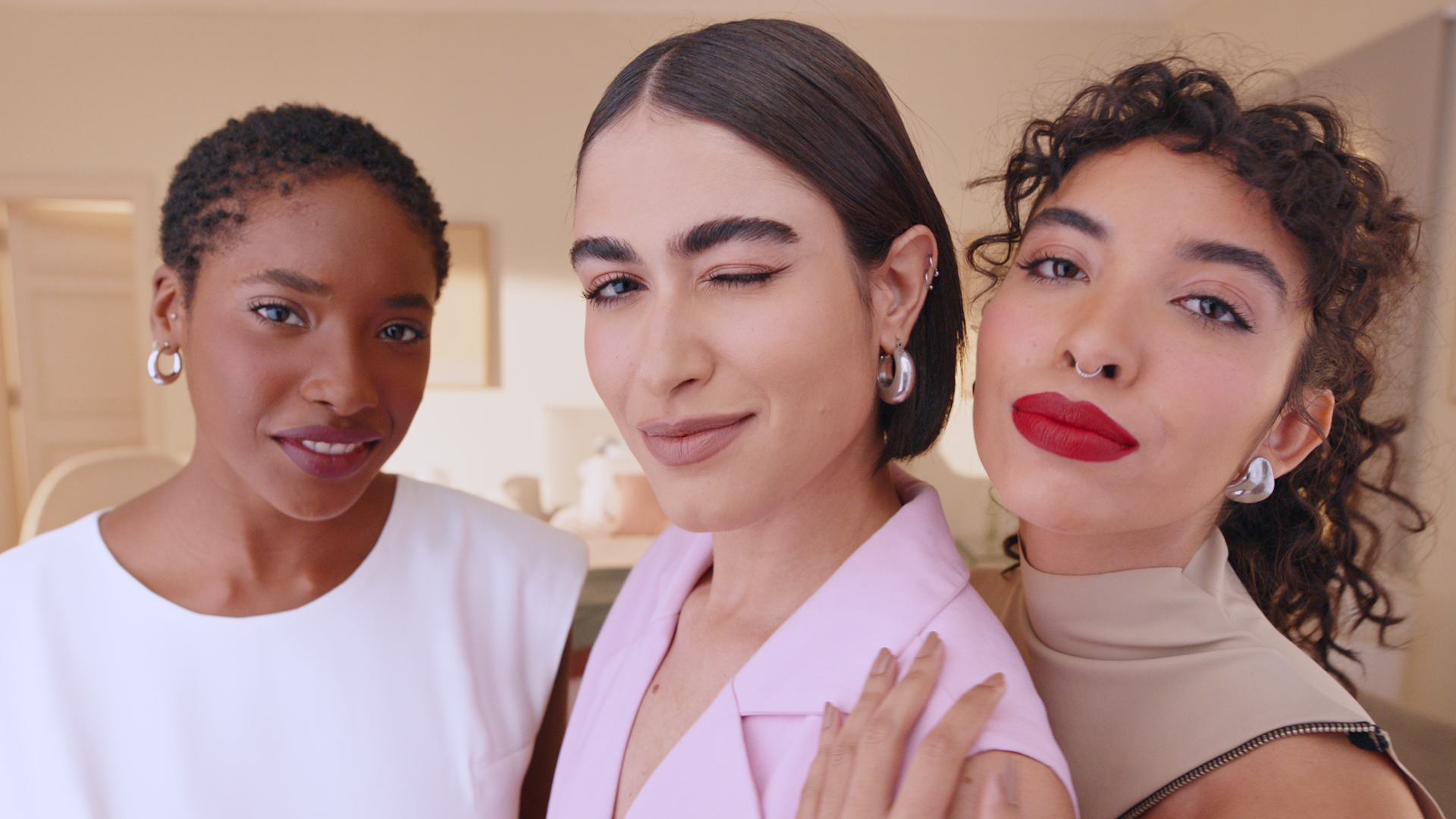 Avon combina maquiagem e skincare em nova fase de campanha