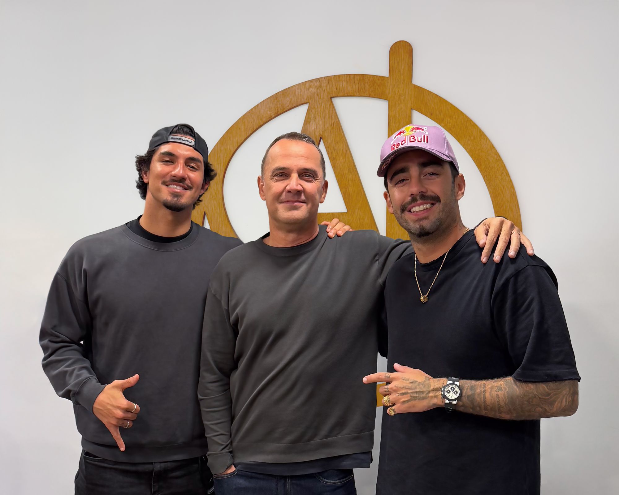 Pedro Scooby e Gabriel Medina se tornam sócios do Grupo Sal