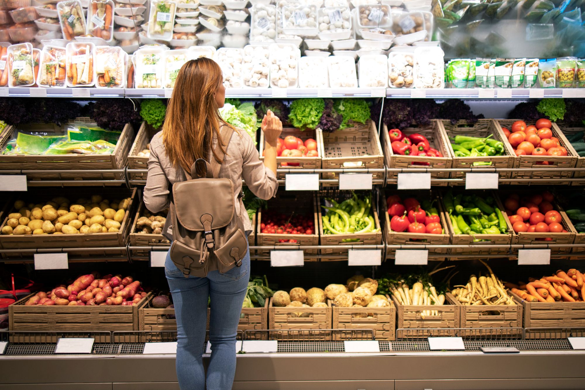 Preços em alta sustentam faturamento, mas consumo recua no varejo alimentar