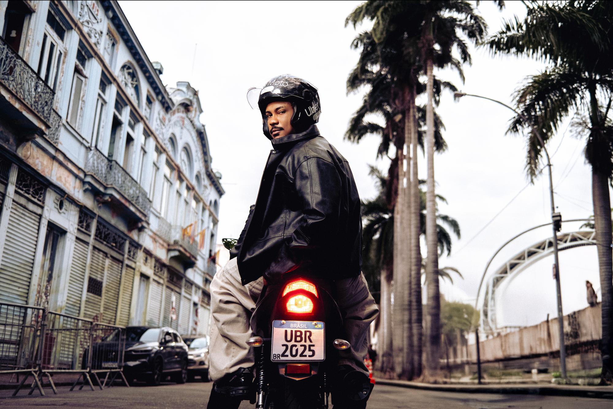 Uber Moto traz Xamã de volta às origens em batalhas de rima