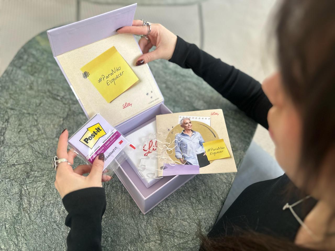 Post-it e Lilly se unem para conscientizar sobre a doença de Alzheimer