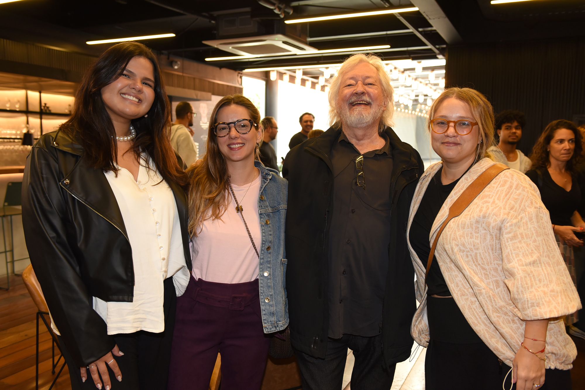 Fotos: El Ojo reúne mercado no BETC Havas Café