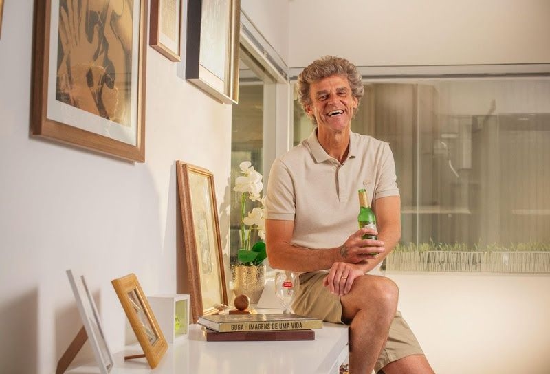 Stella Artois homenageia Guga Kuerten em campanha sobre volta do tênis à Costa do Sauípe
