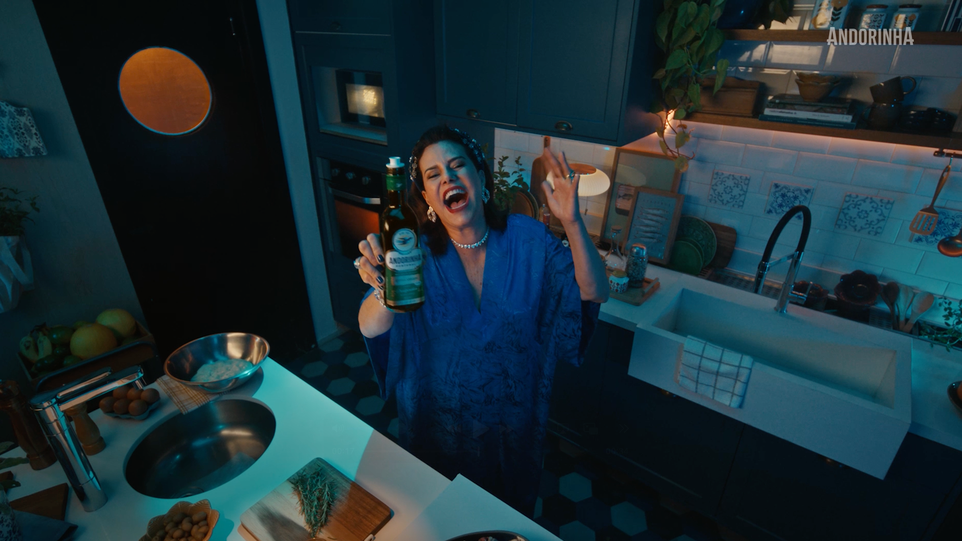 Andorinha lança bico dosador em filme protagonizado por Rita Lobo e Narcisa