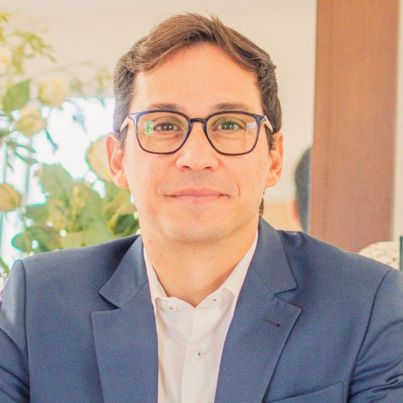 Por que a visão crítica do jornalista molda líderes e cria negócios