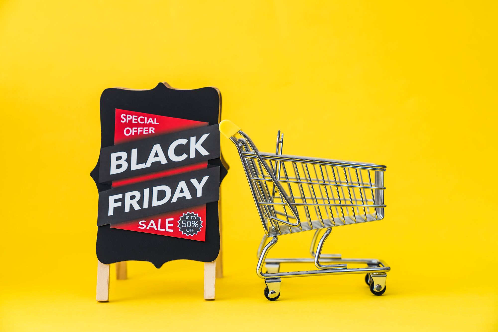 Faturamento do e-commerce deve crescer 17% na Black Friday 2025, aponta Neotrust