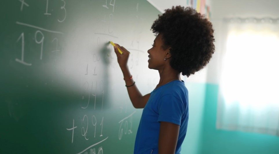 ID_BR e Benfeitoria impulsionam educação antirracista em nova campanha