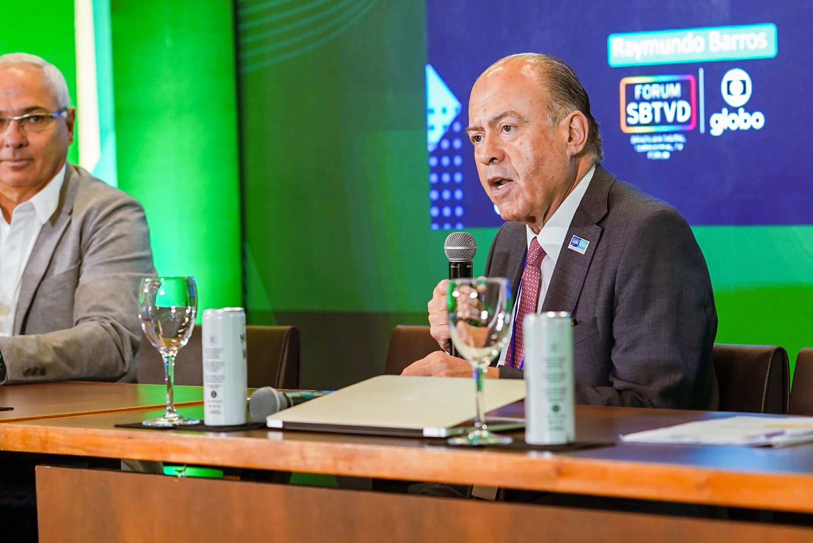 Paulo Tonet Camargo é reeleito presidente da AIR