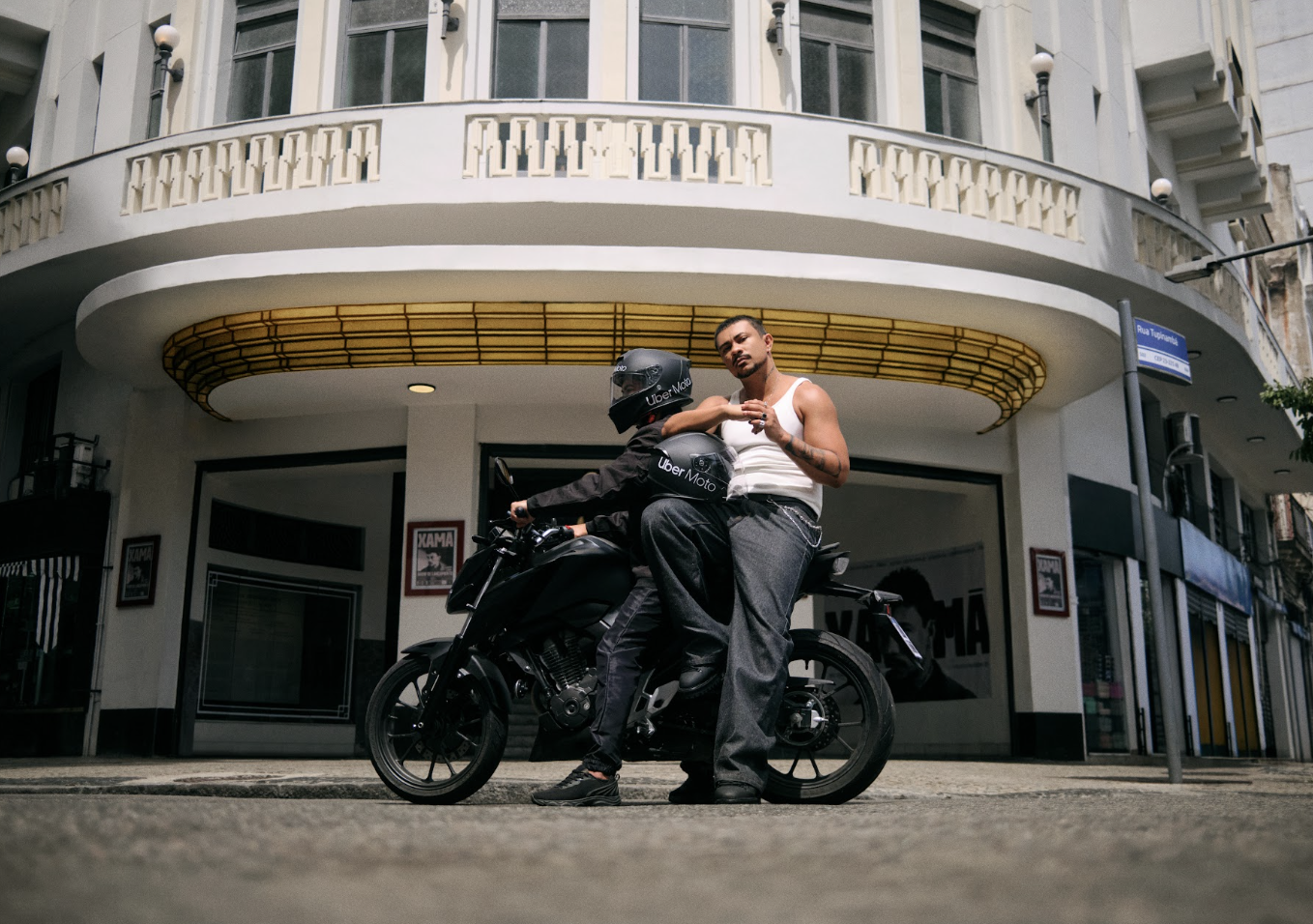 ‘Se essa rua fosse minha’ ganha versão com Xamã em campanha da Uber Moto