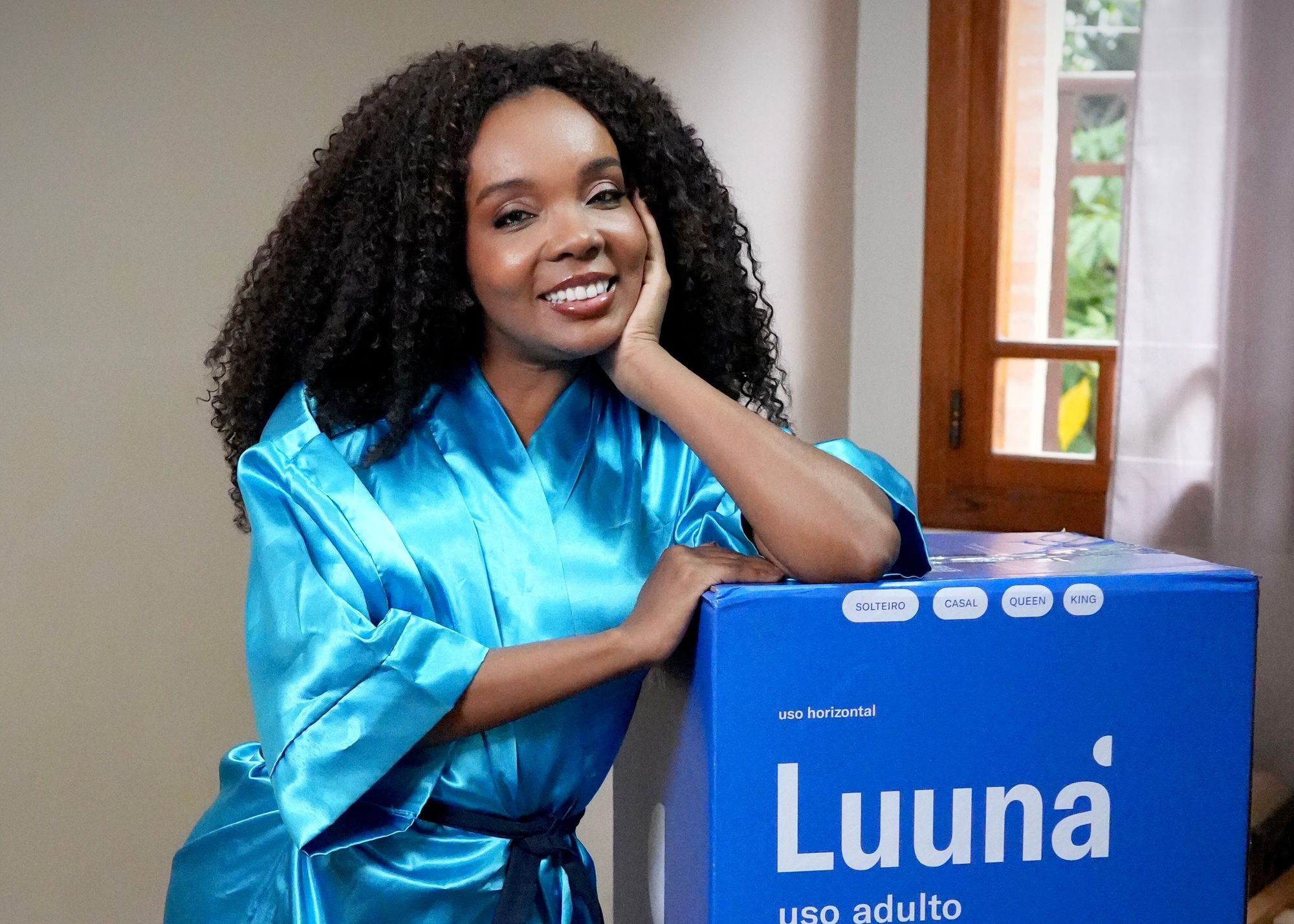 Sono vira ‘remédio’ em campanha da Luuna com Thelminha na Black Friday