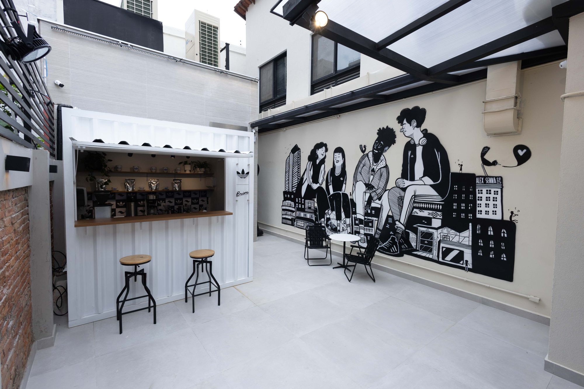 Adidas inaugura primeira flagship Originals no Brasil