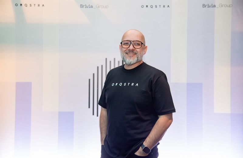 Brivia Group apresenta Orqstra e inicia fase com tecnologia própria de IA