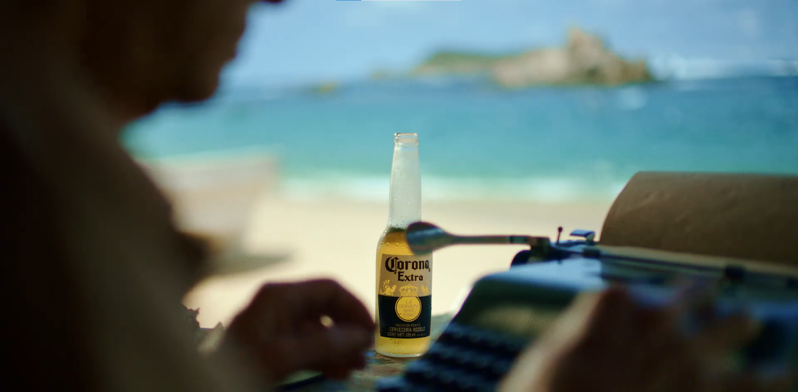 Corona celebra 100 anos com campanha global e novas ativações no Brasil