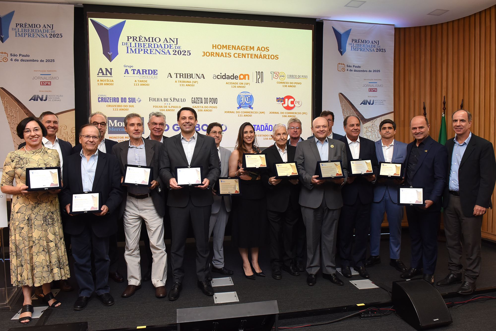 ANJ premia Instituto Palavra Aberta e homenageia jornais centenários