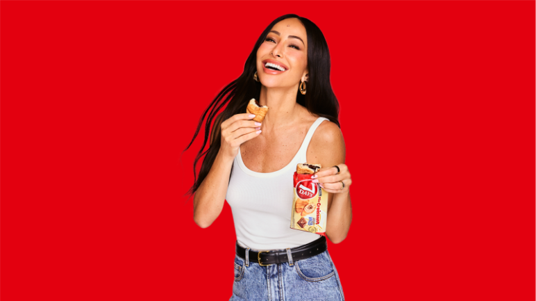 7Days apresenta campanha com Sabrina Sato e Nicolas Prattes