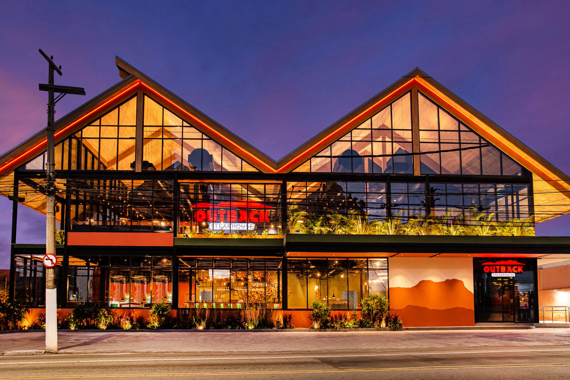 Nova flagship do Outback é aposta da rede para testar formato nas ruas