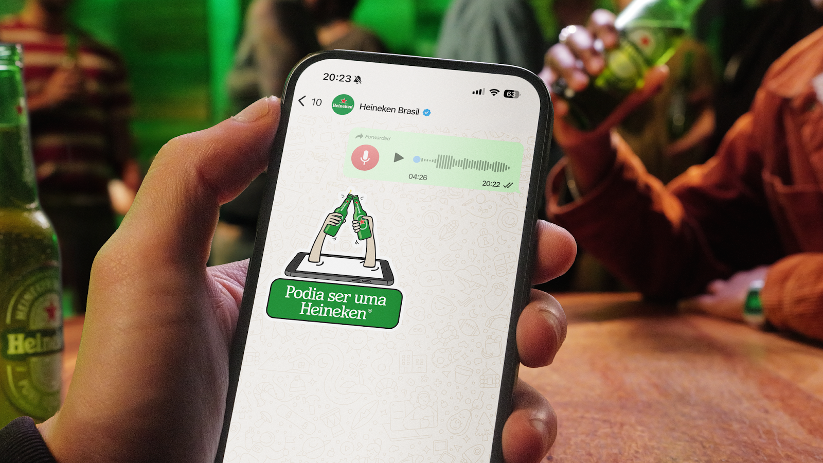 Heineken troca áudios longos do WhatsApp por cerveja