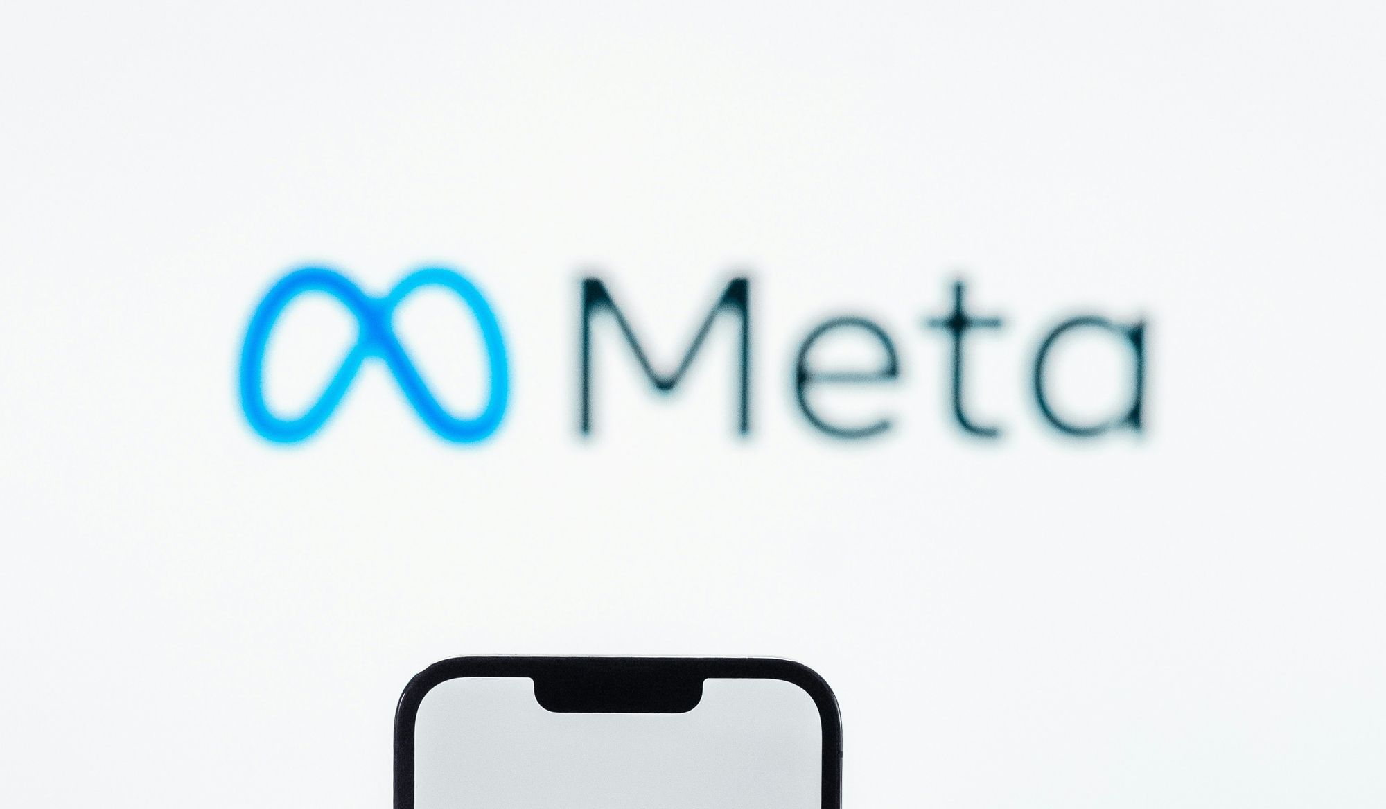 Meta acelera investimento em IA e projeta até US$ 135 bilhões para 2026