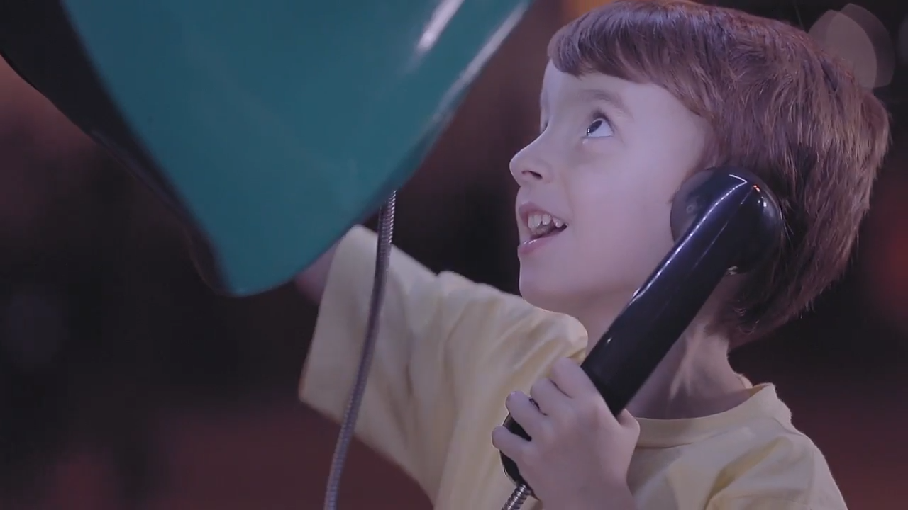 Do serviço público ao ícone publicitário: o fim dos orelhões no Brasil