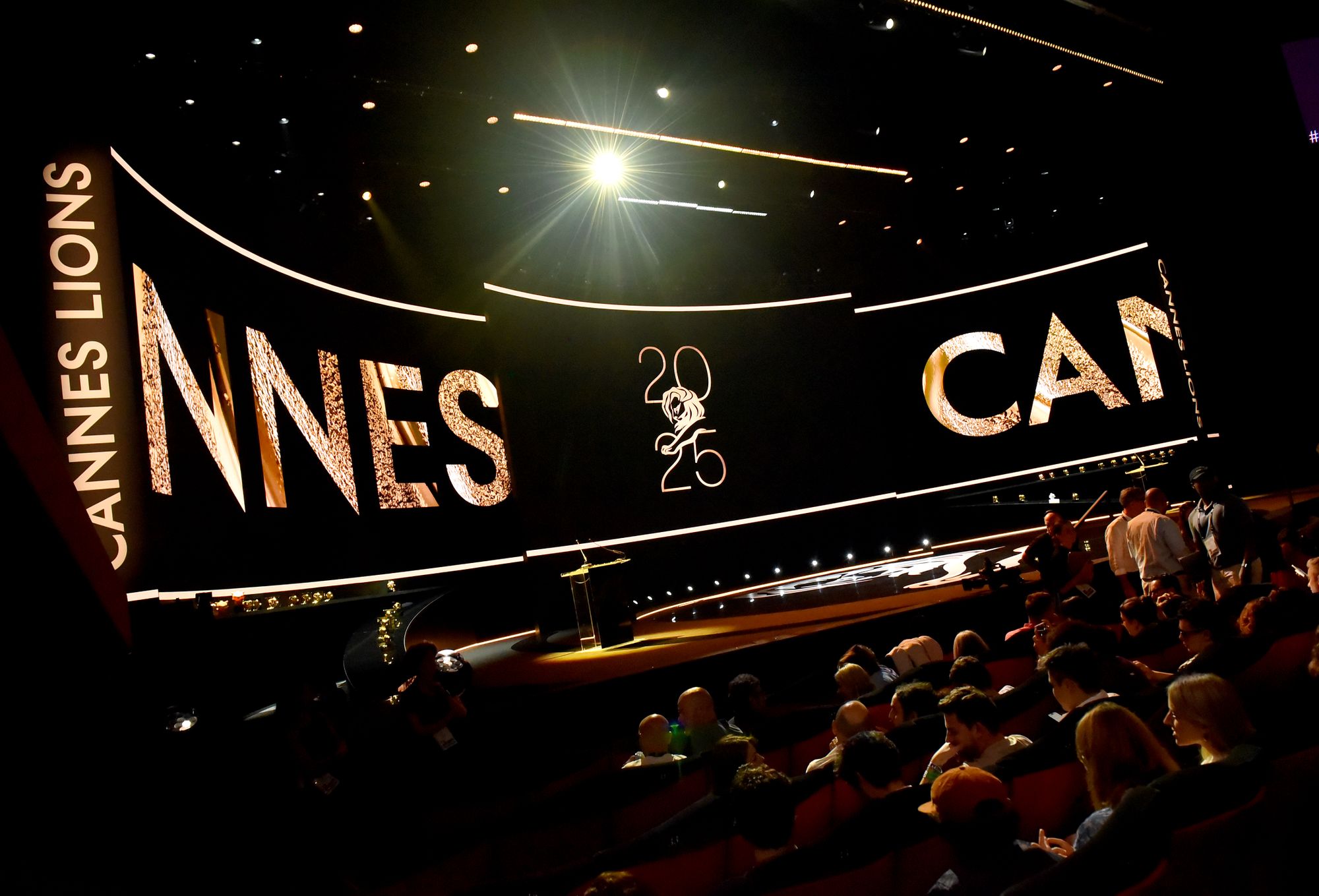 Três brasileiros presidem júris no Cannes Lions 2026