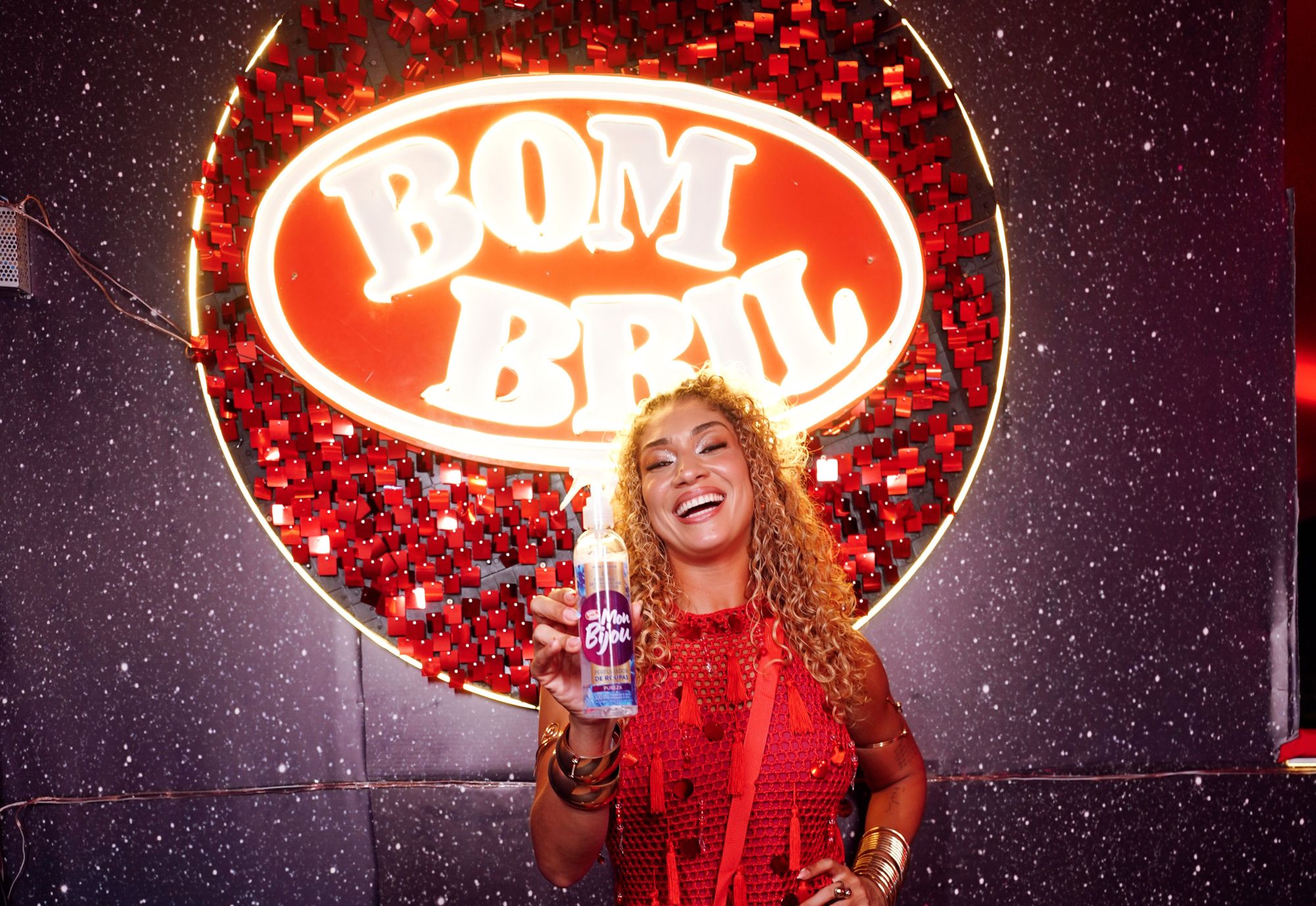 Bombril escolhe Sotaq e Movin para campanha nacional de Carnaval