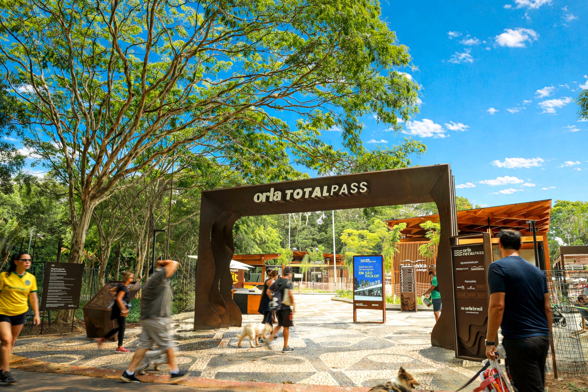 Orla Brasil e NEOOH implantam circuito DOOH na Orla TotalPass