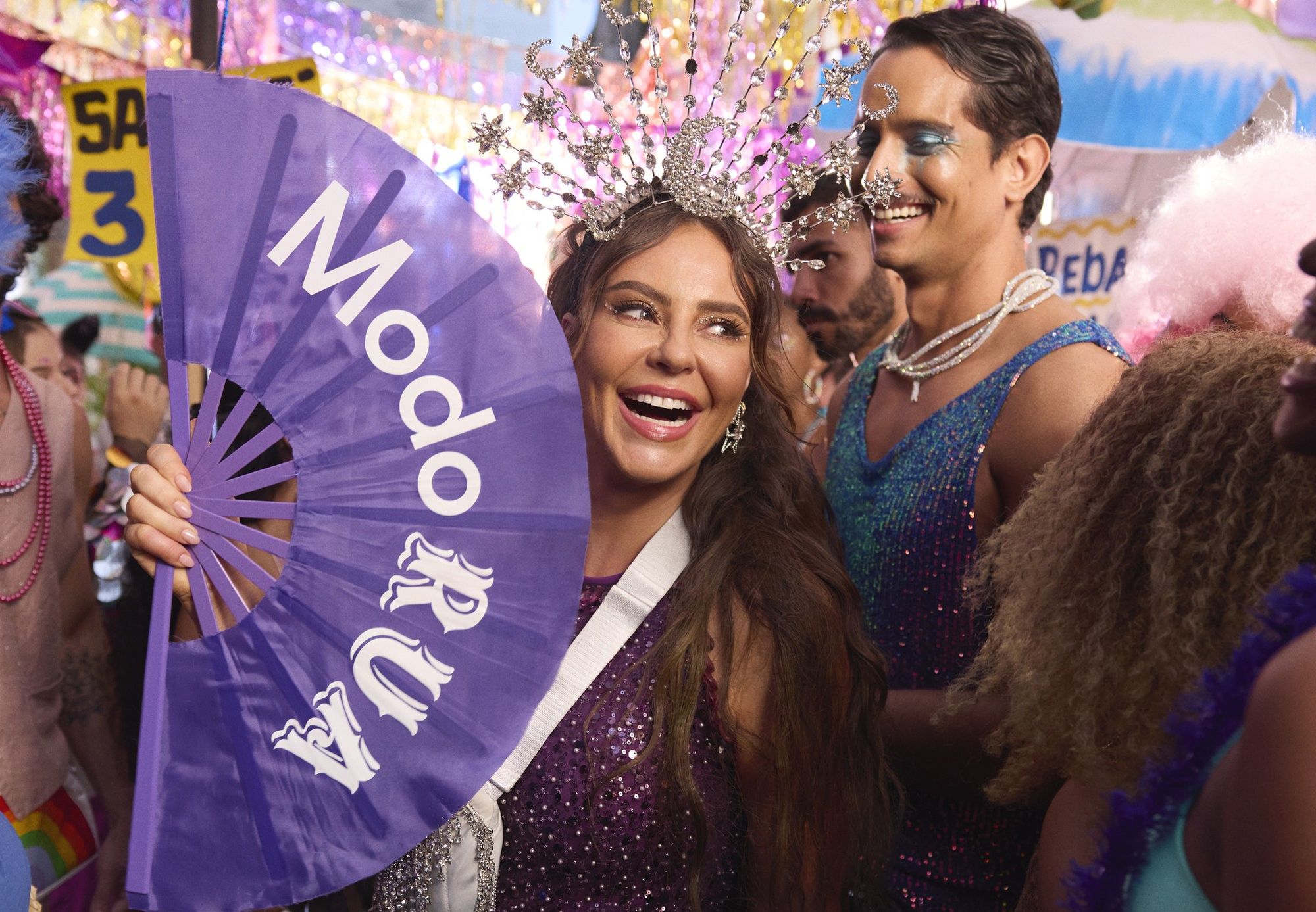 Para o carnaval, Nubank ativa o 'Modo Rua' com Paolla Oliveira