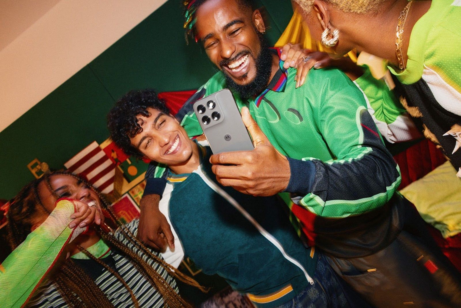 Motorola promove campanha como smartphones oficial da Copa do Mundo Fifa