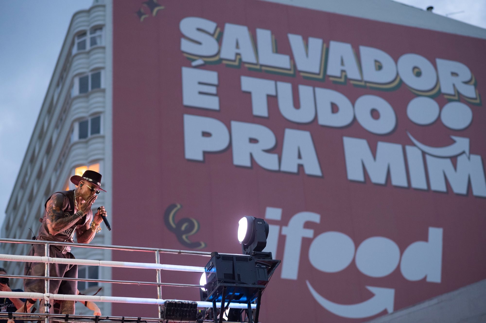 Com Léo Santana, iFood leva carnaval à festa do BBB 26