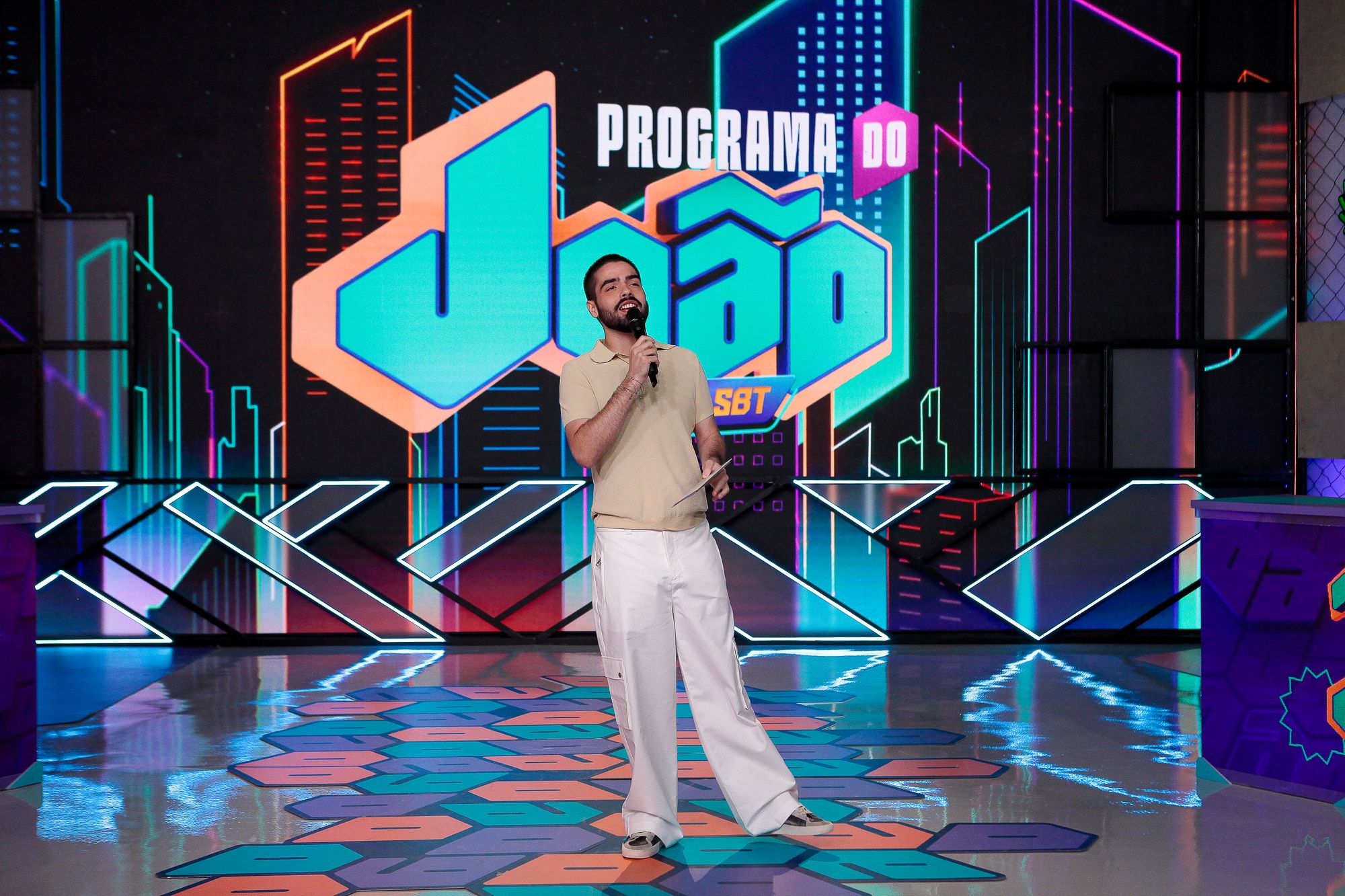 Programa do João garante vice-liderança no SBT e bate pico de audiência no sábado