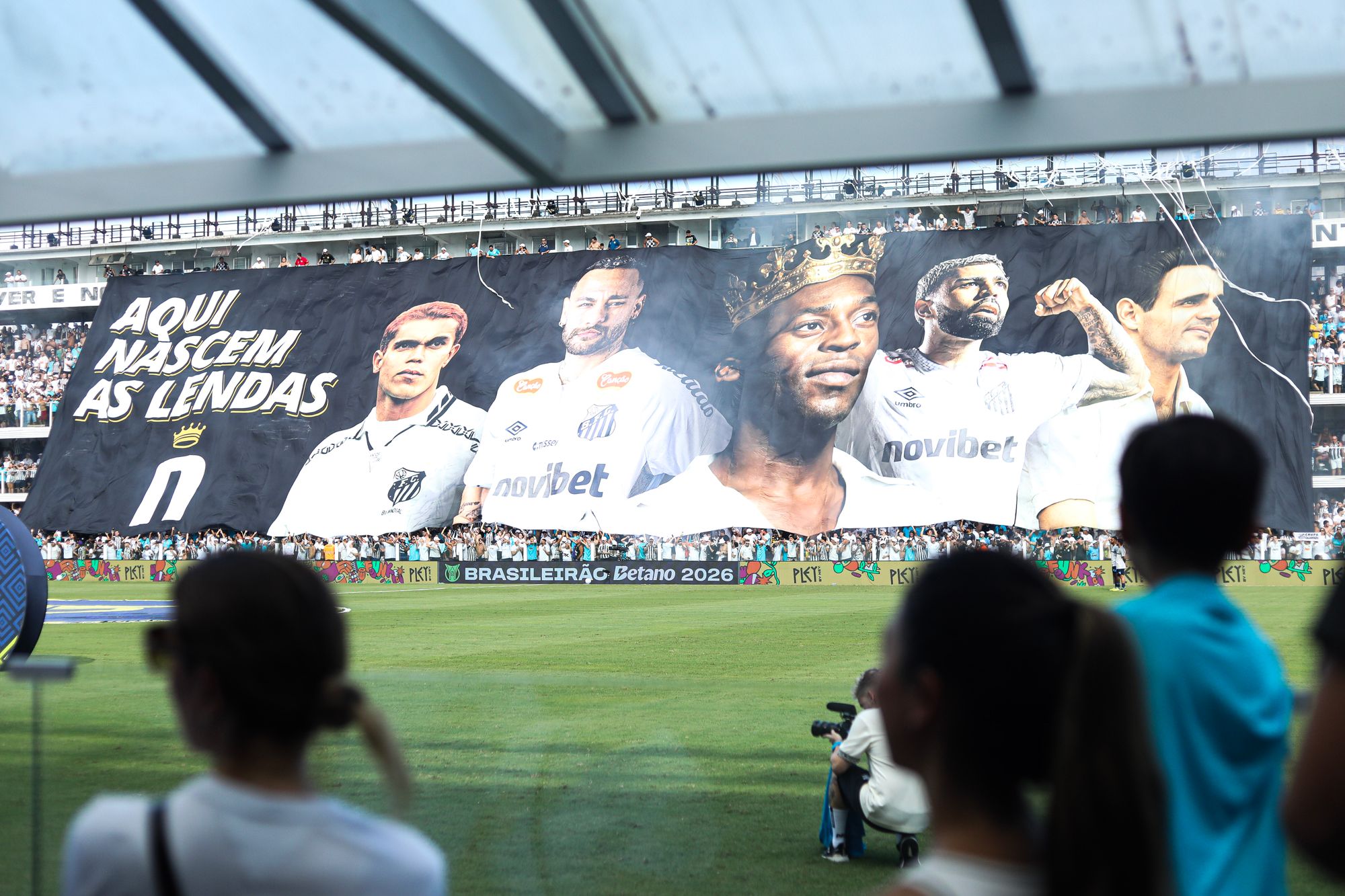 Novibet estreia ativações com torcedores do Santos na Vila Belmiro