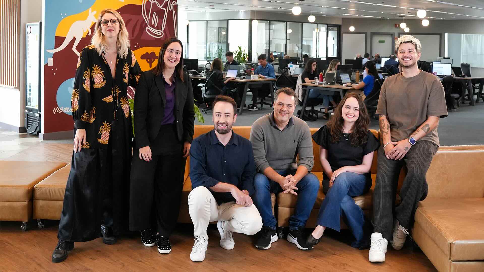 David conquita Outback, Abbraccio e Aussie