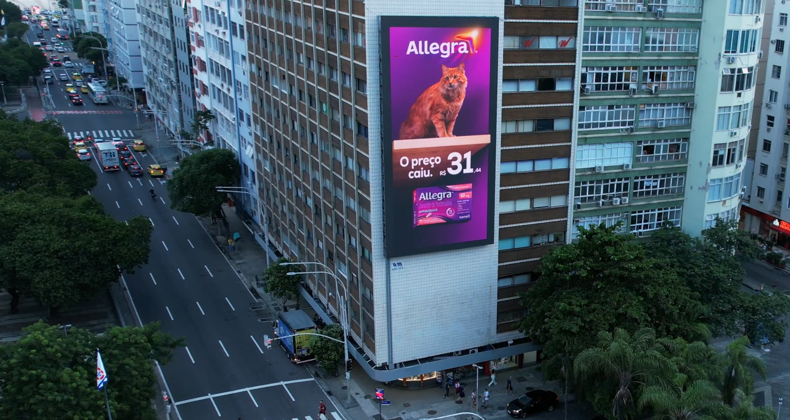 JCDecaux, Eletromidia e Bossa Media exibem ação da WMcCann para Allegra