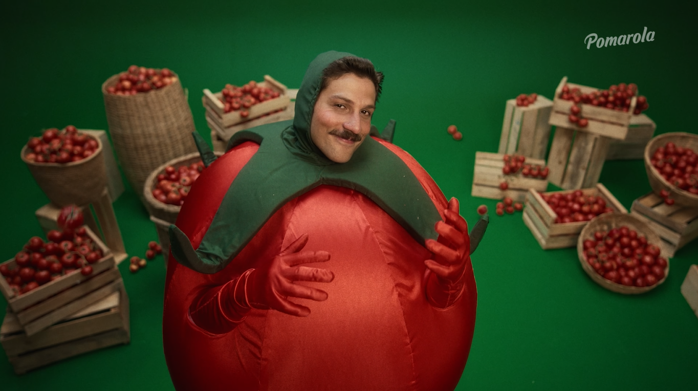 Pomarola e Chay Suede retornam em nova fase de campanha