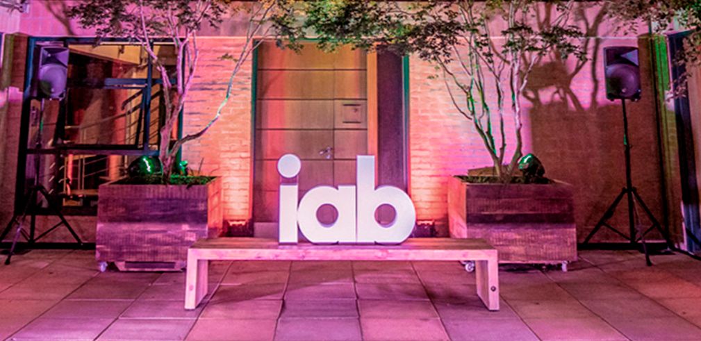 IAB Brasil atualiza guia de vídeo digital, streaming e CTV