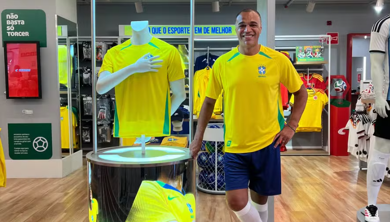 Centauro anuncia Denílson como  embaixador em nova ação