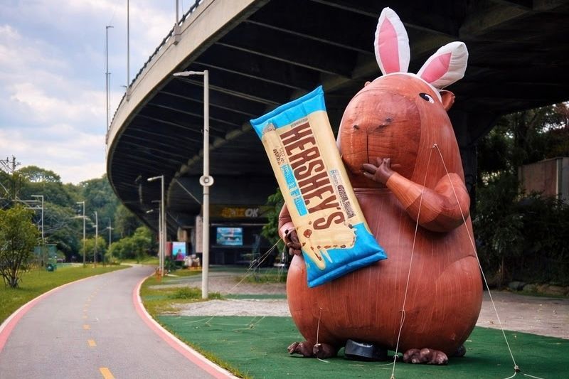 Hershey’s leva mascote Capibarra a pontos pelo Brasil