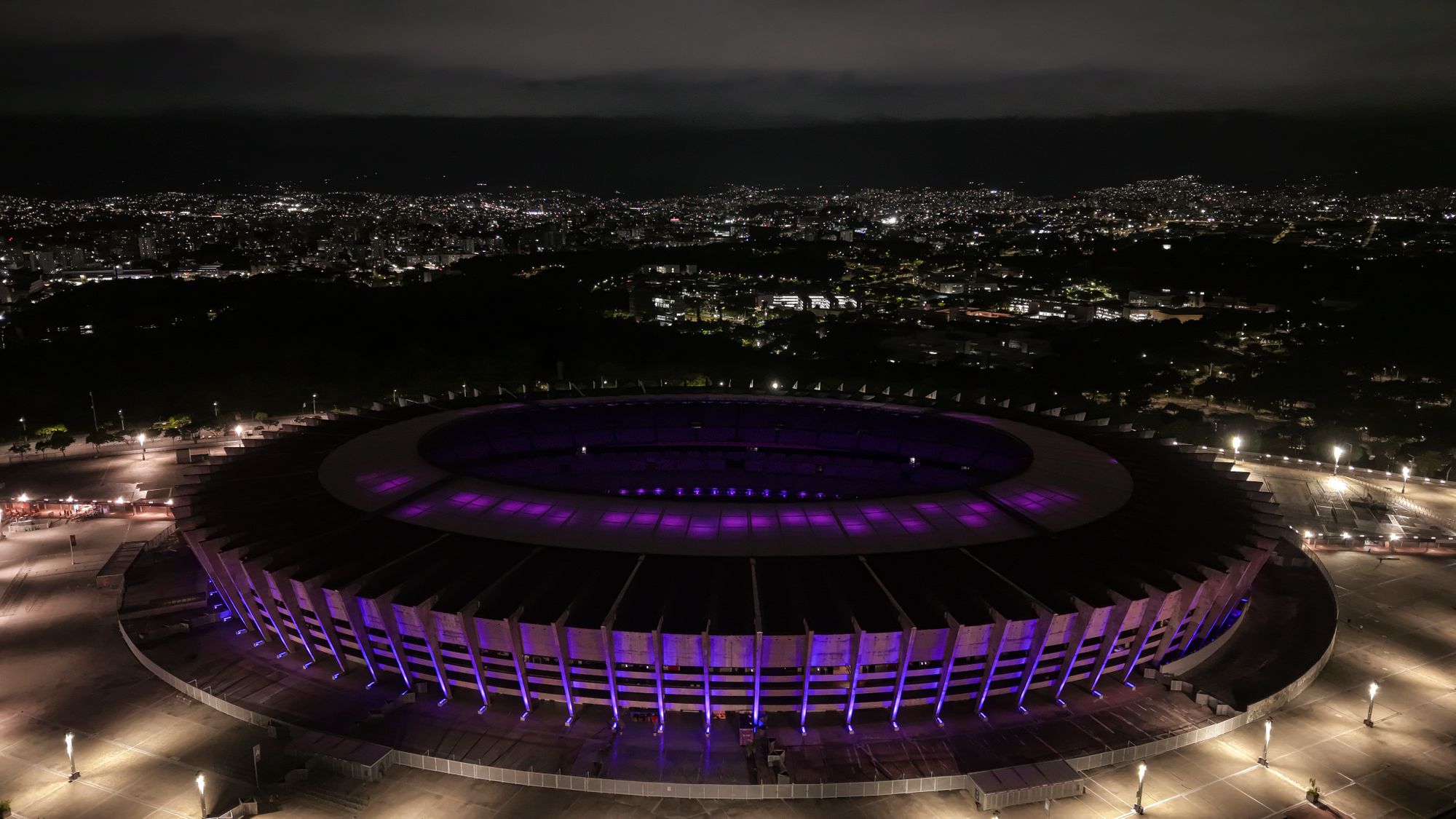 Mineirão e Arena MRV "vestem roxo" em nova campanha com a Sólides