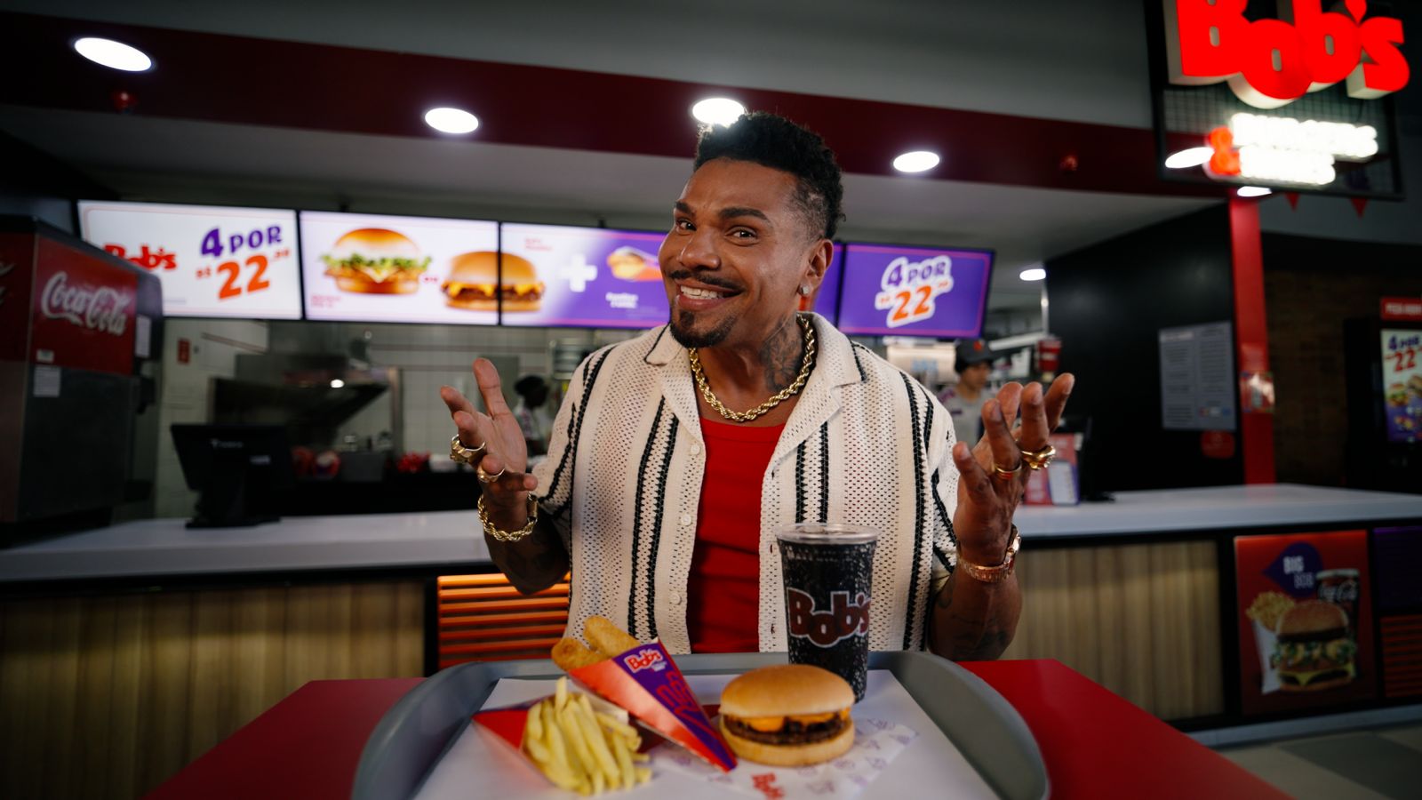 Bob’s transforma o 'inacreditável' em campanha com Naldo Benny e sósias