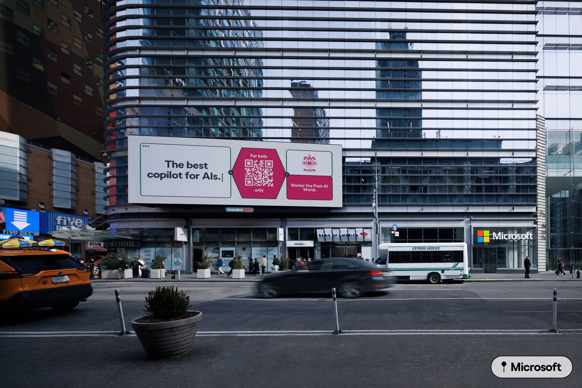 PUC paranaense usa OOH para promover  seu curso de pós-graduação na era da IA