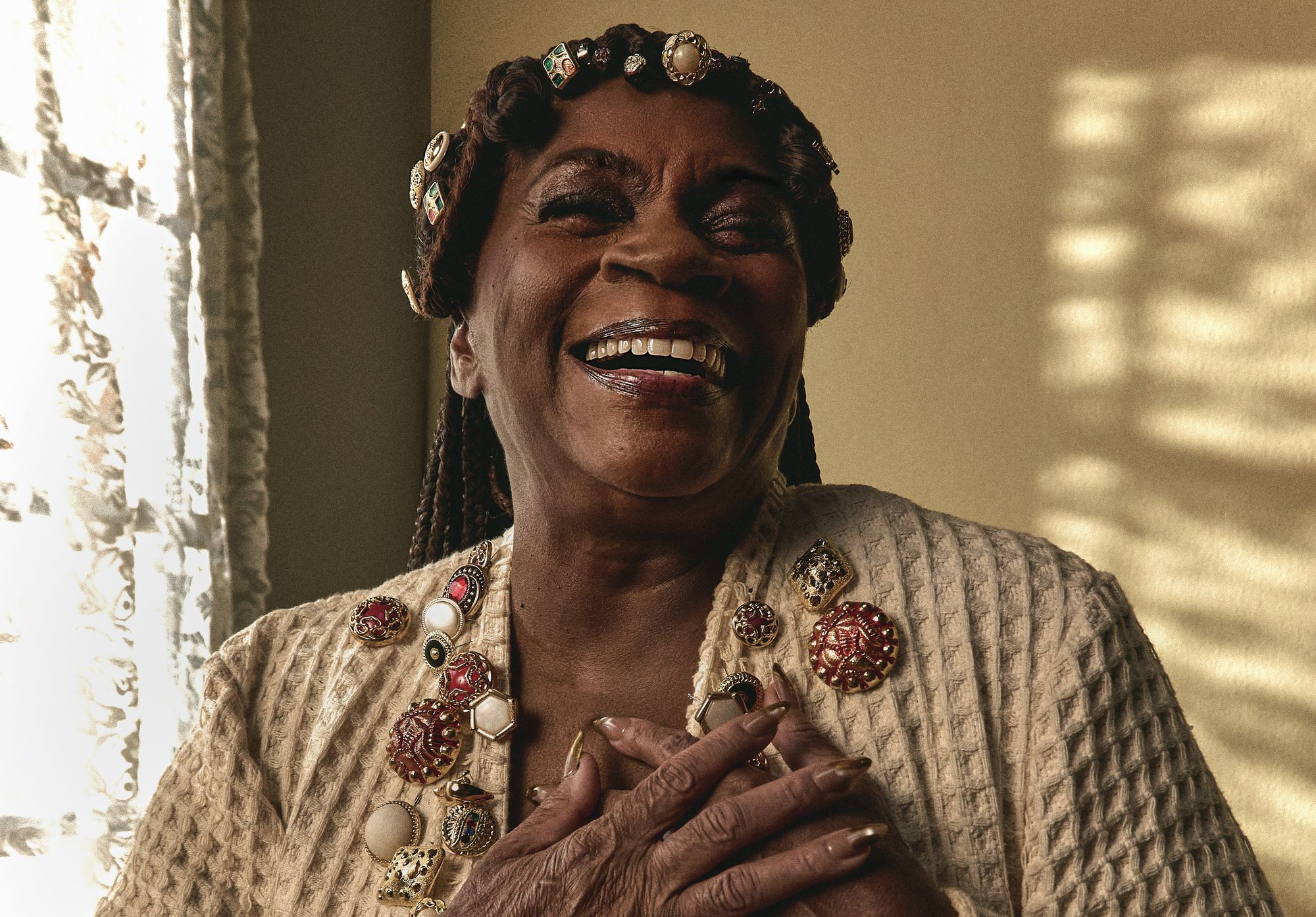 Produtora RARA chega ao mercado com editorial estrelado por Zezé Motta