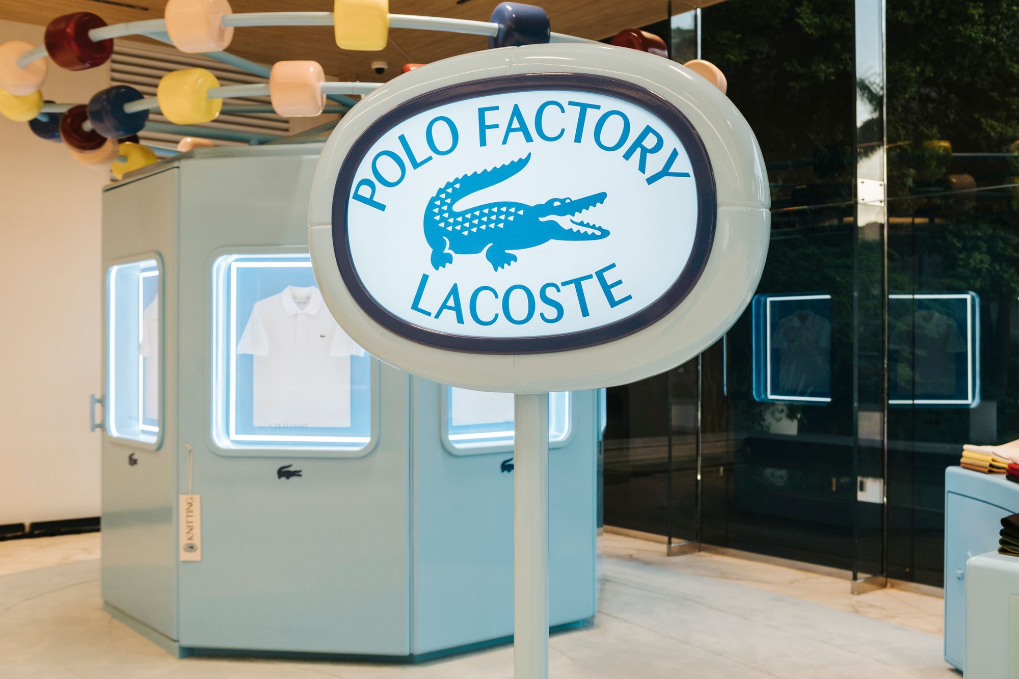 Em ação, Lacoste convida público a conhecer onde as polos nascem