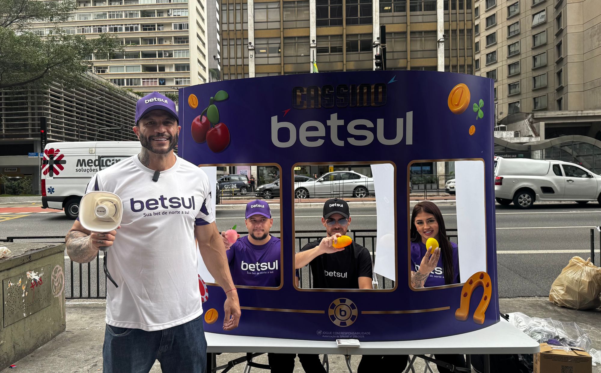 Betsul promove Jogo Responsável com ‘cassino humano’ na Avenida Paulista