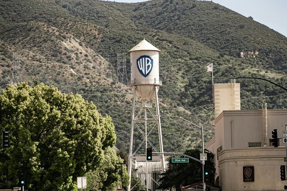 Acionistas da Warner Bros aprovam fusão com Paramount