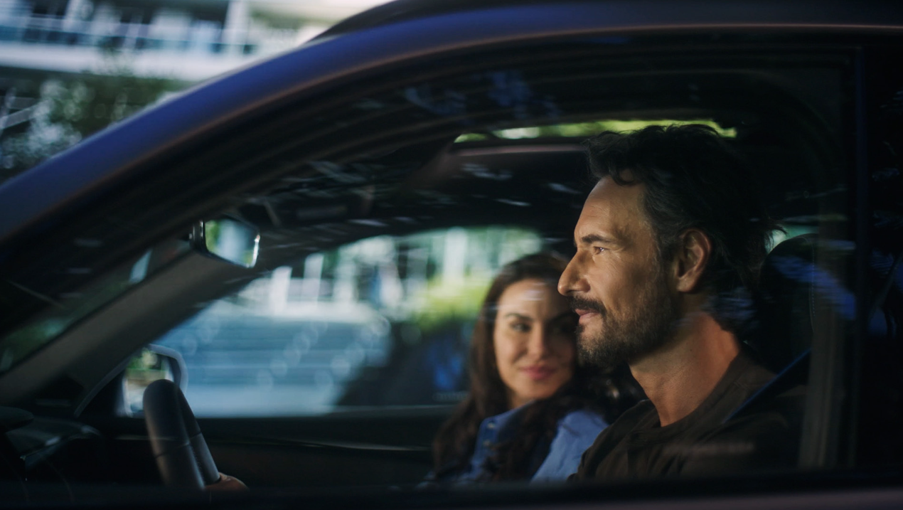 Rodrigo Santoro e Mel Fronckowiak protagonizam campanha da Renault