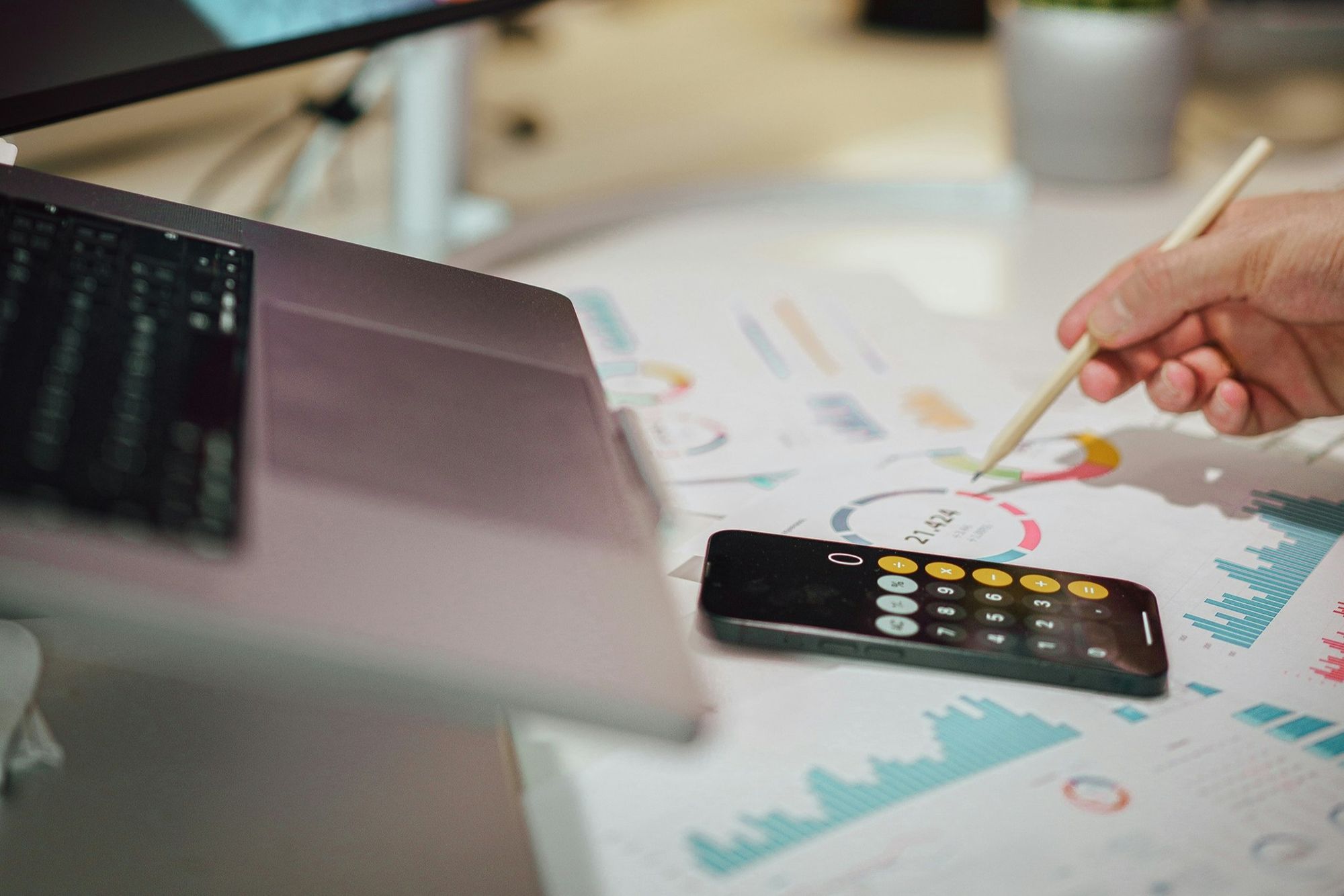 Investimento em publicidade no Reino Unido cresce 6,4% em 2025